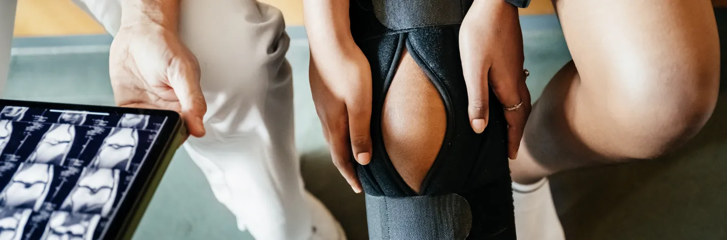 placing knee brace